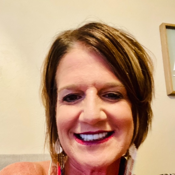 Meet your Posher, Melissa - Picture 1 of 1